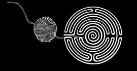 Das Symbolbild zeigt ein Wollknäul, dass sich seinen Weg durch ein kreisförmiges Labyrinth bahnt. Das Bild ist von AdobeStock/Olena.
