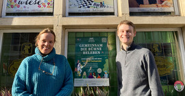Die Gründerin der Bürgerstiftung Marie-Luise Glahr (links) und Student Tobias Föhl (rechts). Das Foto ist von Stefanie Schuster.