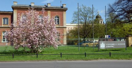 Campus Neues Palais im Frühling