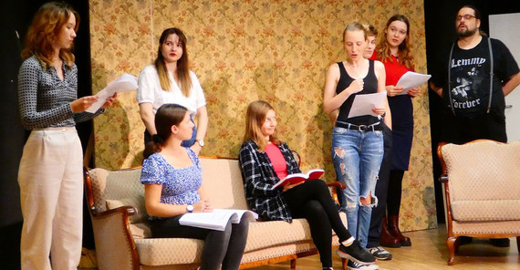 Studierende der English Drama Group bei den Proben zu „Pride and Prejudice“