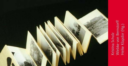 Buchcover mit Abbildung eines Papierfächers