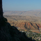 Aussicht aufs Tal von der Höhle mit dem Schrein von Raban Boya. | Foto: Valentina Meyer-Oldenburg