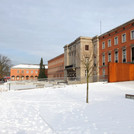 Hauptgebäude der Fakultät im Winter
