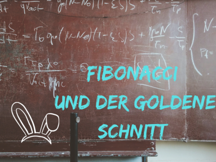 Bild: Hintergrund Tafel, Hasenohren; Text: Fibonacci und der Goldene Schnitt