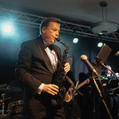 Mann mit Saxophon