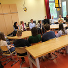 Diskussionsrunde über Stärken und Schwächen der Schülerfirma "JoGoWo"