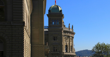 The picture shows a government building.