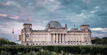 The picture shows the Reichstag building in Berlin.