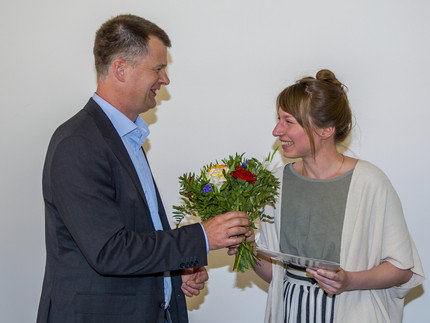 Prof. Dr. Johannes Haag mit der Preisträgerin Marija Marchuk