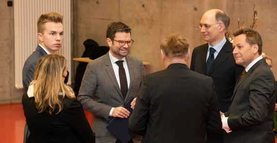 Marco Buschmann im Gespräch mit dem Präsidenten der Universität und dem Dekan der Juristischen Fakultät
