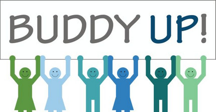 Strichmännchen in blau und grün halten ein Schild hoch mit dem Schriftzug Buddy Up!