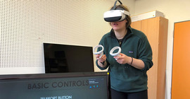 Studentin im Seminar „Virtual Reality aus der Perspektive des Musikunterrichts“.