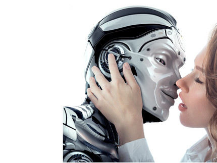 Roboter und Frau küssen sich