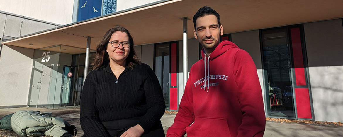 Milaycan Ecem Yalman (25) und Mehmet Kotil (22) studieren den Bachelorstudiengang Molekulare Biotechnologie an der Türkisch-Deutschen Universität in Istanbul (TDU) und sind aktuell für ein Jahr an der Universität Potsdam. - 