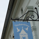 Schild Seminarhaus Taubenblau