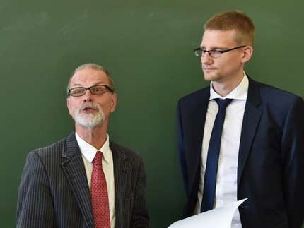 Prof. Dr. Heinz-Dieter Heimann mit dem Preisträger Holger Schmidt