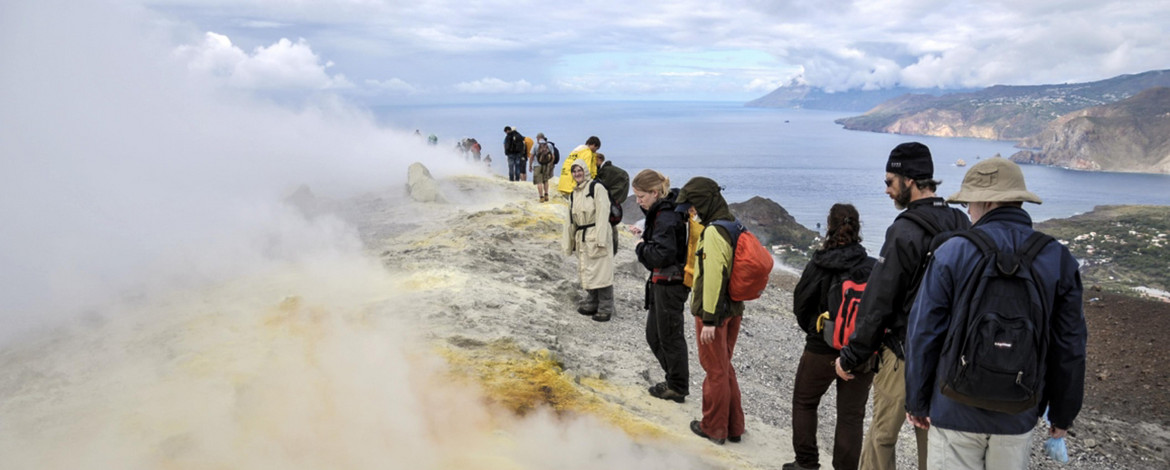 Fumes and sulfur deposits on Vulcano S Italy. Photo: Gregor Willkommen