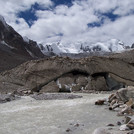 Ein Gletschertor im Himalaya