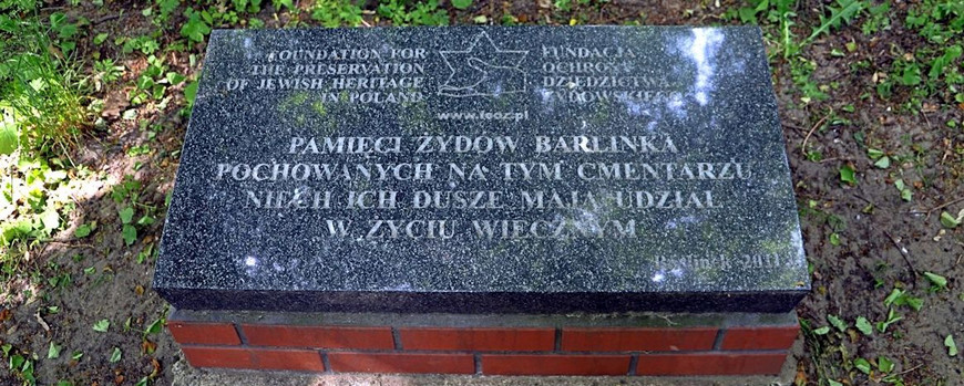 Gedenkstein auf dem jüdischen Friedhof in Barlinek