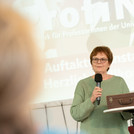 Vizepräsidentin für Forschung, wissenschaftliche Qualifizierungsphase und Chancengleichheit Barbara Höhle hält die Eröffnungsrede.
