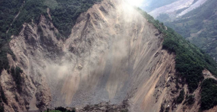 Landslides in the wake of earthquake (image credits: https://www.sciencemag.org/news/2016/07/blogging-danger-and-sometimes-art-deadly-landslides)