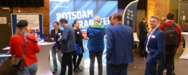 Besucher am Stamd von Potsdam Transfer bei der Auftaktveranstaltung der EU-Strukturfonds