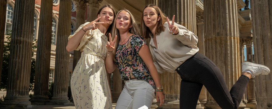 Drei Frauen die, die Jugend- und Azubildendenvertretung representieren
