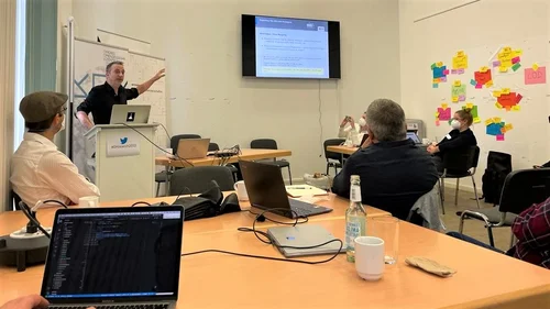 Gerben Zaagsma holds a session at the DH Jewish Hackathon