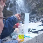 Kalibration für die Abflussmessung mithilfe eines Fluoreszenz-„tracers“.