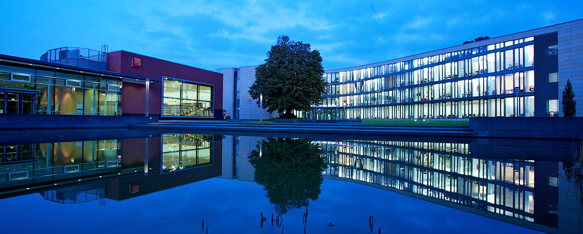 Der HPI Campus bei Nacht