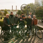 Das Team Rad ab mit dem Siegerpokal