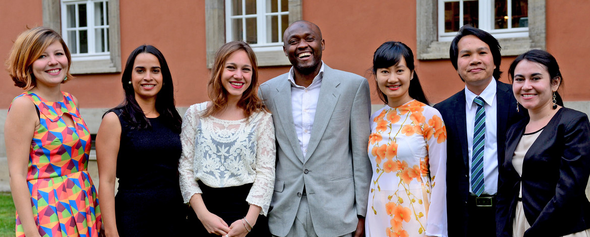 Internationale Studentengruppe vor Haus 1 - Campus Griebnitzsee