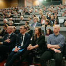 Hörsaal mit vielen Personen