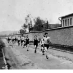 Sportunterricht für die Kursanten der Hochschule des MfS, 1957. Foto: BStU, MfS HA IX / Fo / 1413 (Bild 97).