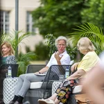 Unisprecherin Dr. Silke Engel (M.) und Dr. Uta Sändig im Gespräch