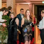Die ersten Gäste kommen an. Foto: rotschwarzdesign