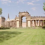 Hingucker: die Wiese vor der Kolonnade am Neuen Palais