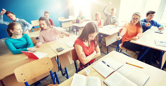 Mobbing an Schulen ist real – auch virtuell. | Foto: AdobeStock/Syda Productions
