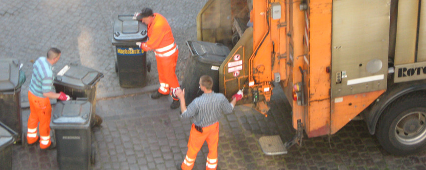 Männer der Stadtreinigung bei der Arbeit