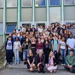 Auf dem Bild sieht man Frau Prof. Dr. Dijoux, Frau Prof. Dr. Demme und Herrn Prof. Dr. Sonnentag, die auch in diesem Jahr die französischen Studierenden der L1 und L2 auf dem Campus in Paris-Nanterre gemeinsam begrüßten.