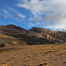 Blick auf die flat irons der Yacoraite-Formation in der oberen Quebrada de Humahuaca. Das Foto ist von Bodo Bookhagen.