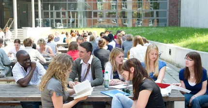 Studierende auf den Campus Griebnitzsee