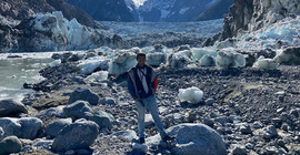 Dr. Georg Veh in front of Lake No Lake in British Columbia (Canada), this lake is dammed by the Tulsequah glacier in the background and empties several times a year.