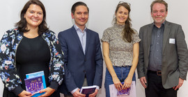 Die drei Nominierten Anja Penssler-Beyer, Fabian Class und Claudia-Susanne Günther mit Jörg Hafer vom Bereich Lehre und Medien (v.l.n.r.). Foto: Tobias Hopfgarten.