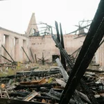 Blick in ein altes Gebäude vor der Sanierung