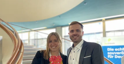 Philipp Kuscher und Vera Spritzer mit Preis