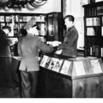 Die Juristische Hochschule war von der Außenwelt abgeschlossen und verfügte sogar über einen eigenen Buchladen, 1957. Foto: BStU, MfS HA IX / Fo / 1413 (Bild 75).