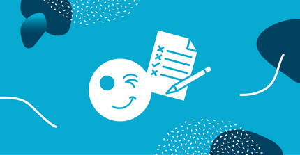 Icon von einer Checkliste und einem Smiley auf blauem Hintergrund