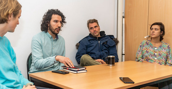 Prof. Dr. Anja Schwarz, Mohammad Dalla, Prof. Dr. Lars Eckstein und Isadora Cardoso (l.t.r.) at the interview.