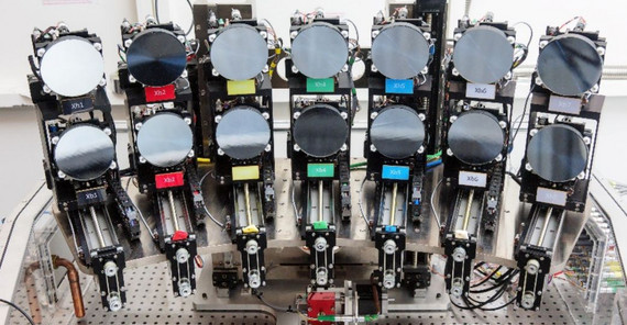 Die Existenz dieser Cluster wurde in dieser Studie mit einem hochauflösenden Röntgenspektrometer bestimmt, wie es an der FAME-UHD Strahllinie der European Synchrotron Radiation Facility (ESRF) installiert ist.